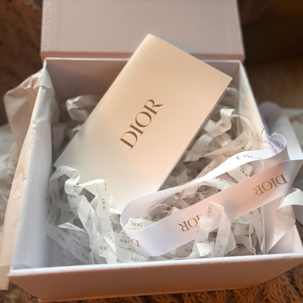 Dior Gold and White Star Embossed Gifting items - Picture 4 of 5